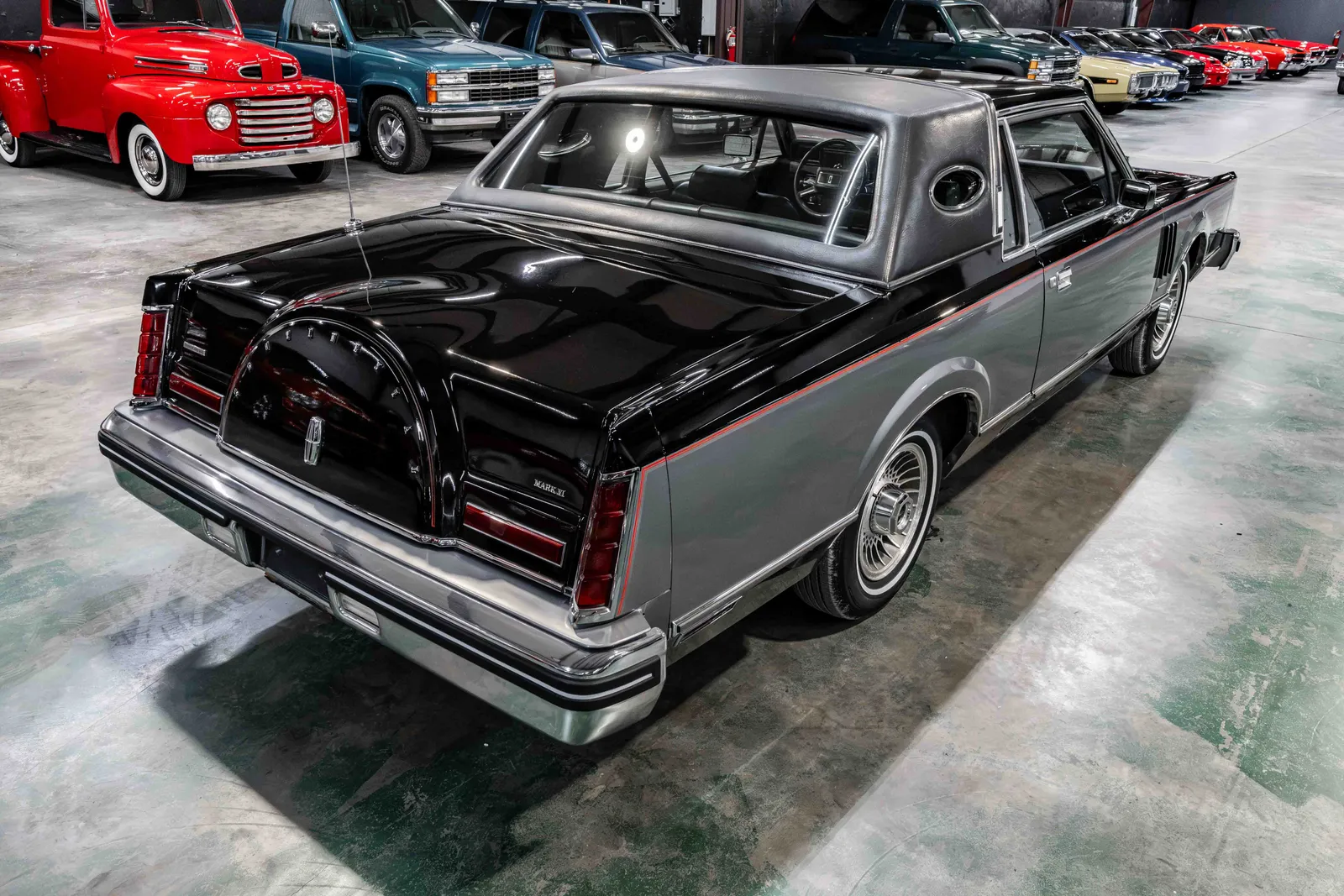 1983-Lincoln-Continental-Black-668677--37.jpg